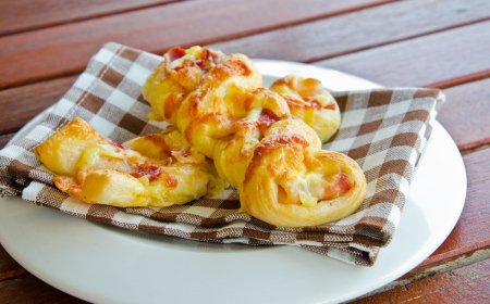 Dutch Oven Recipe: Bacon Cheese Pull Aparts