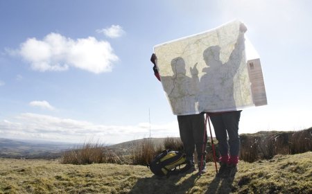 Analog Walking Is the Hottest Outdoors Trend of the Summer – and the Anti-TikTok Moment We Need