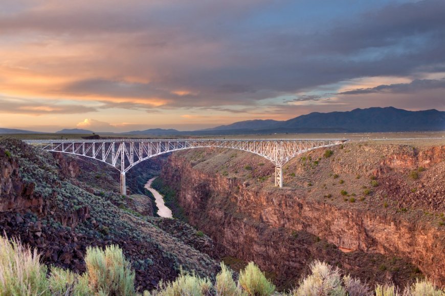 Hike the Rio Grande Gorge Bridge Trail