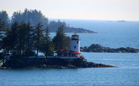 8 Incredible Lighthouses to Visit in the U.S. and Canada