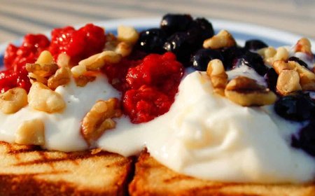 Easy Grilled Pound Cake With Berries & Mascarpone Toppings