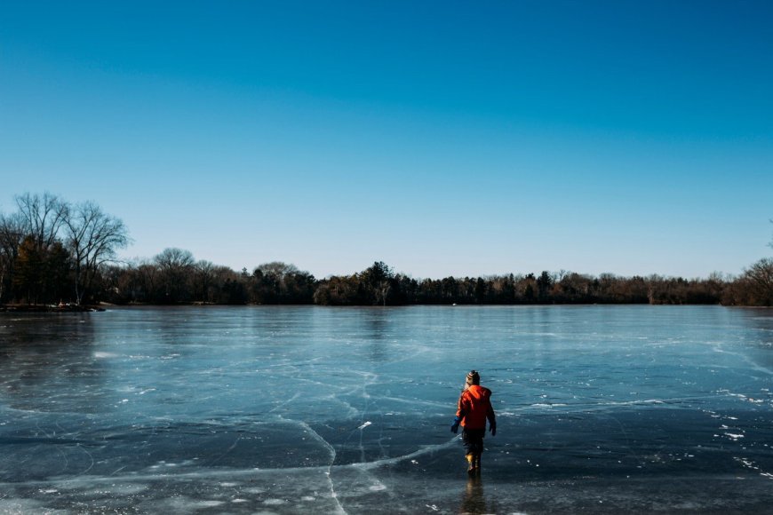 How Can You Test for Safe Ice for Crossing During Winter Hiking?