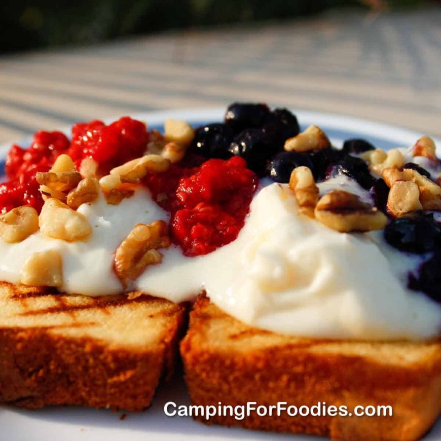 Easy Grilled Pound Cake With Berries & Mascarpone Toppings