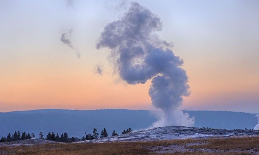 6 Unique Natural Spectacles to Witness in U.S. National Parks