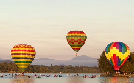 Hot Air Balloon Pummels Kayakers at Balloon Festival in Australia