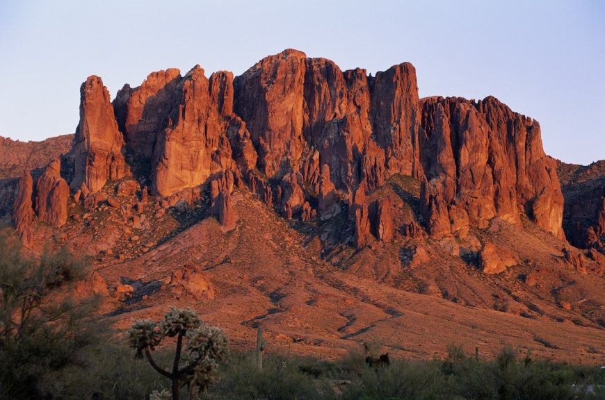 Unique Phenomenon Casts ‘Cougar Shadow’ on Arizona Mountain