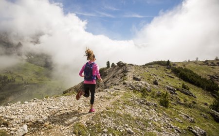 Trail Runner Turns Around Immediately After Seeing This (Video)