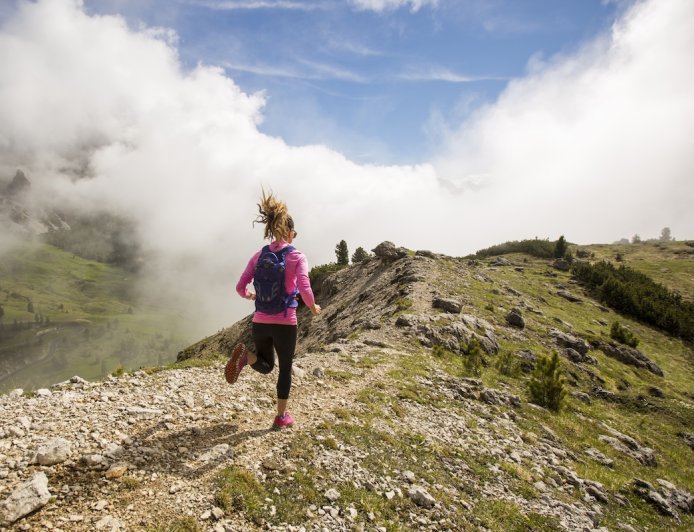 Trail Runner Turns Around Immediately After Seeing This (Video)