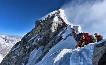 274 People Summited Mount Everest Yesterday—That’s a Record