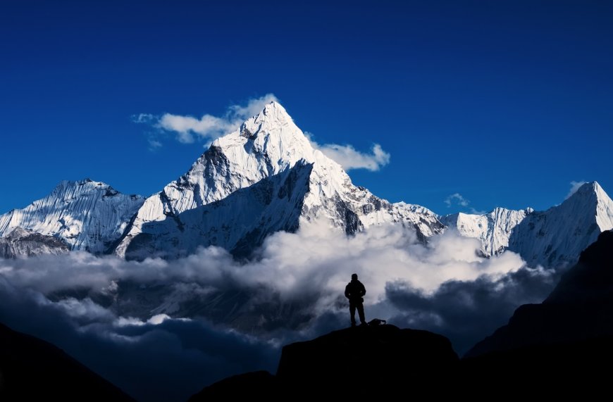Two Mountaineers Die During Their Mount Everest Descent