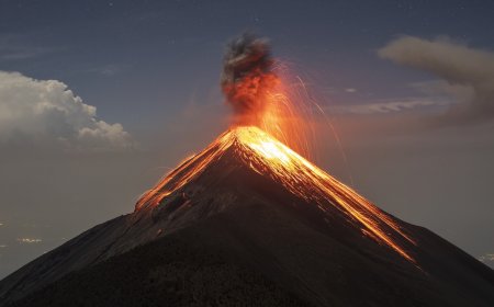 Erupting Volcano in Guatemala Blasts Tourists With Debris (Video)
