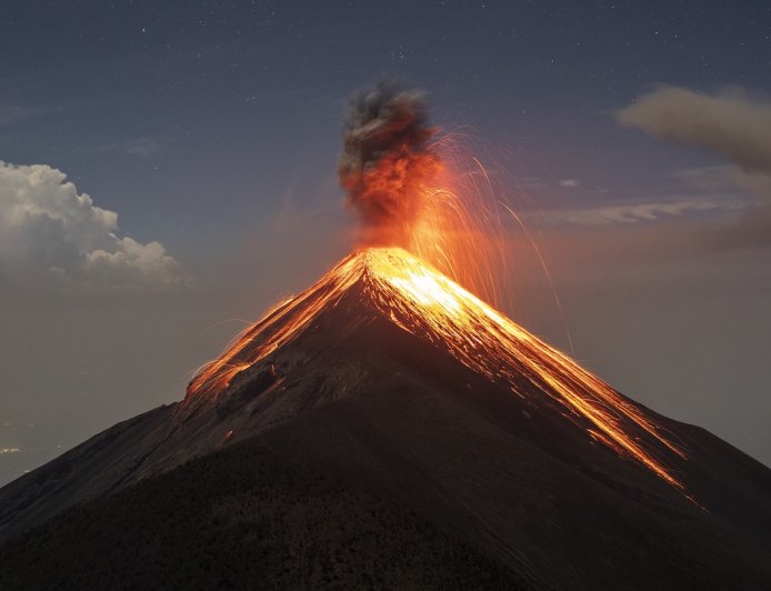 Erupting Volcano in Guatemala Blasts Tourists With Debris (Video)
