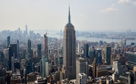 Couple Climbs Empire State Building, Gets Engaged and Charged