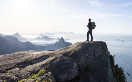 Hiker Falls 500 Feet From Rock in Rio de Janeiro (Video)