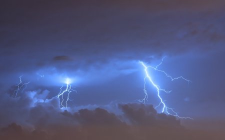 4th of July Video Shows Fireworks and Lightning Collide