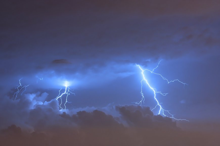 4th of July Video Shows Fireworks and Lightning Collide