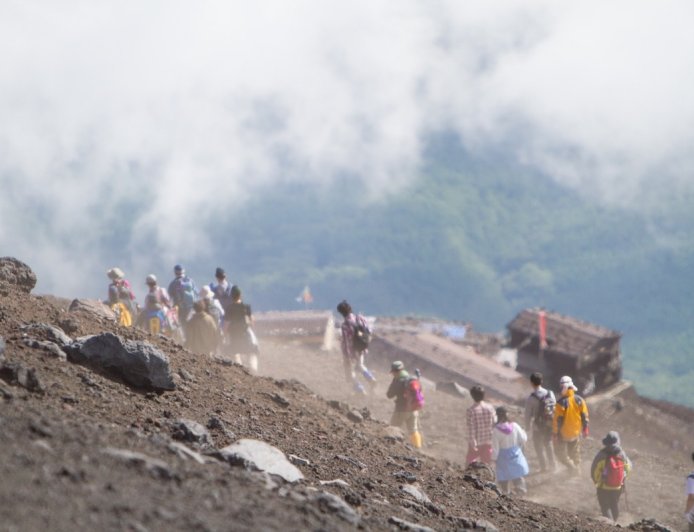 Father Abandons Young Son on Mount Fuji so He Could Summit