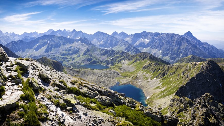 Viral Video Blasts Parents for Hiking in Tatras with Kids in Sandals